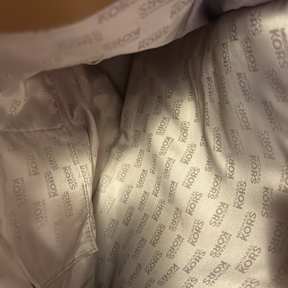 Michael Kors shoulder bag. - Picture 4 of 6